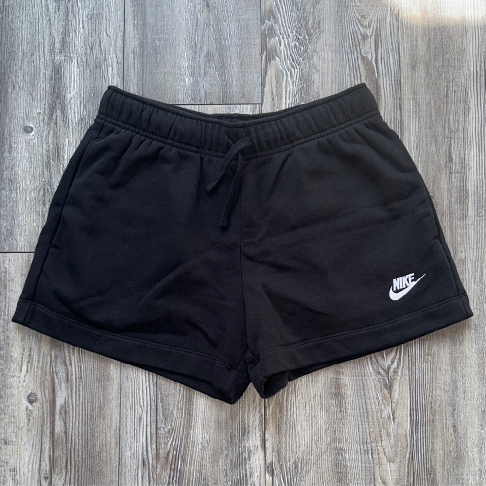 Nike Sportswear Club Fleece Women's Mid-Rise Shorts